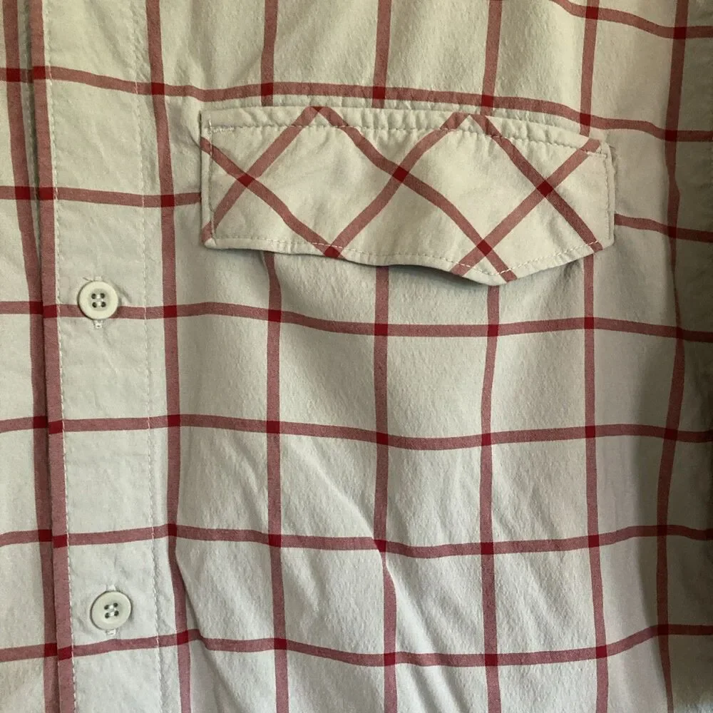 REI Mens L Short Sleeve Gray Red Plaid Camp Style Button Up Shirt Lightweight